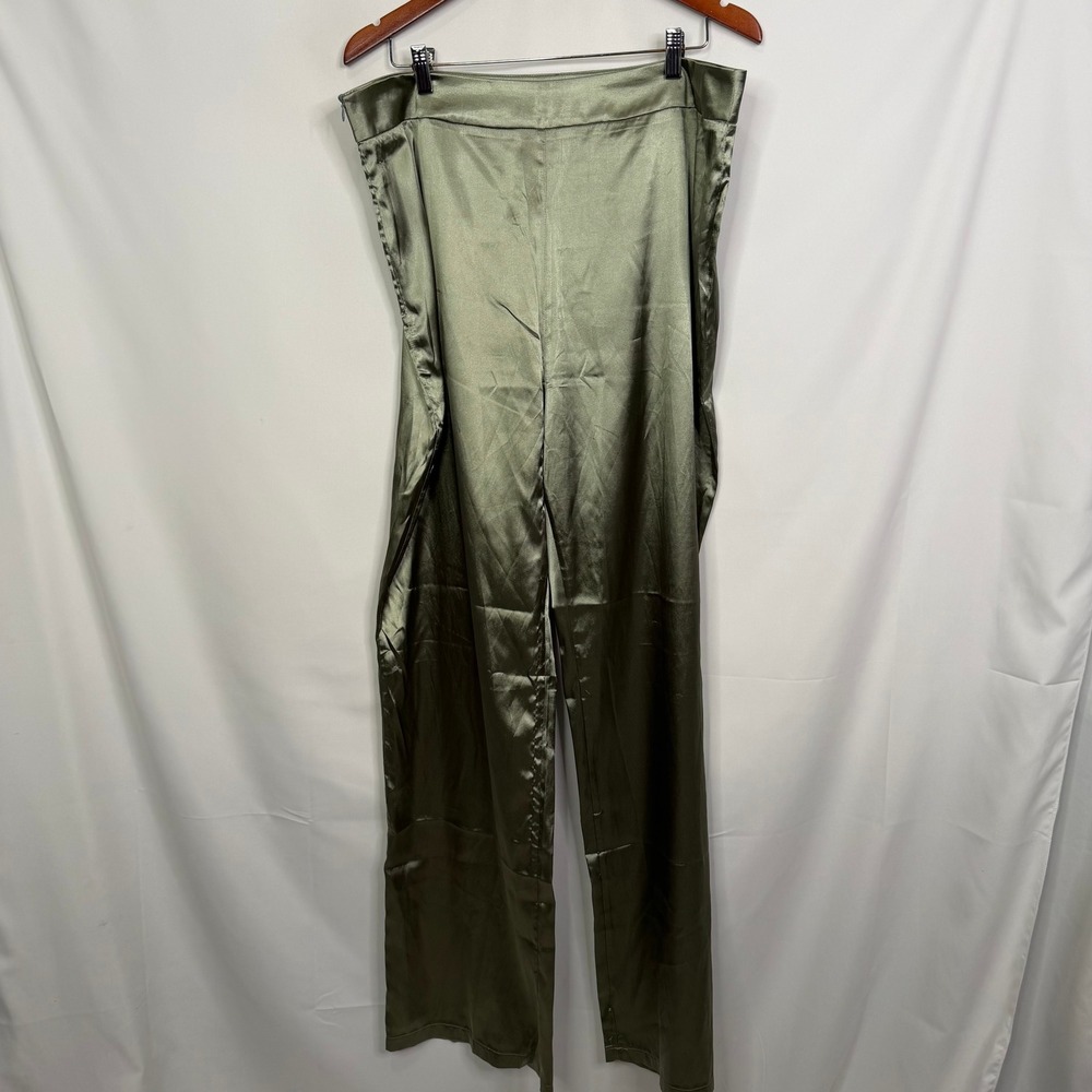 PrettyLittleThing Plus Olive Satin Wide Leg Trouser US L NWT - Picture 3 of 9